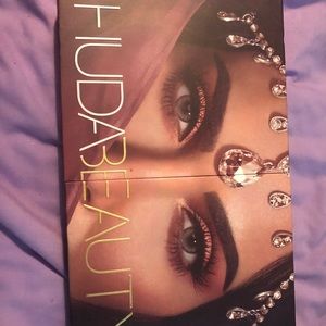 NWOT Huda Beauty Desert Dusk Palette